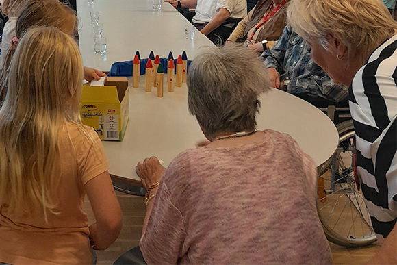 Gemeinsam Spielen, Lachen, Reden und Musizieren